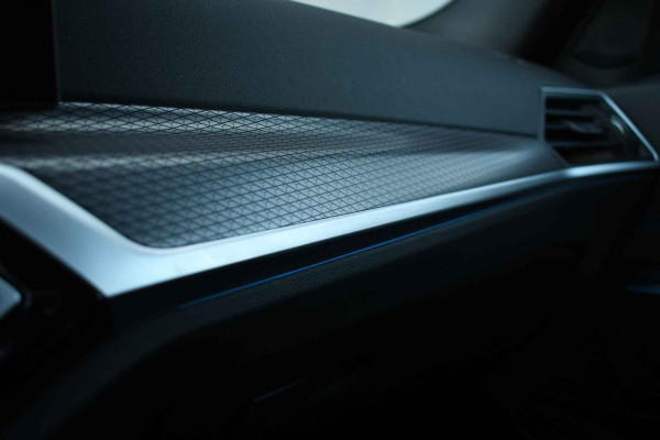 BMW 3 Serie Touring 320i M-Sport Pro Pano HUD HiFi Camera