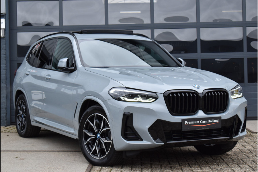 BMW X3 xDrive30e M-Pakket 292 Pk Brooklyn Grijs Metallic Pano Leder Navi Camera 19 Inch