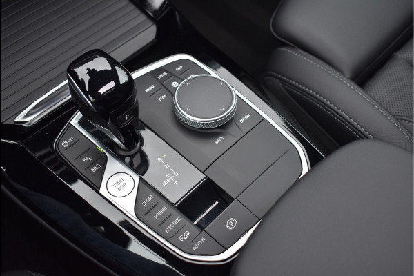 BMW X3 xDrive30e M-Pakket 292 Pk Brooklyn Grijs Metallic Pano Leder Navi Camera 19 Inch