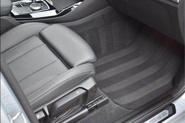 BMW X3 xDrive30e M-Pakket 292 Pk Brooklyn Grijs Metallic Pano Leder Navi Camera 19 Inch