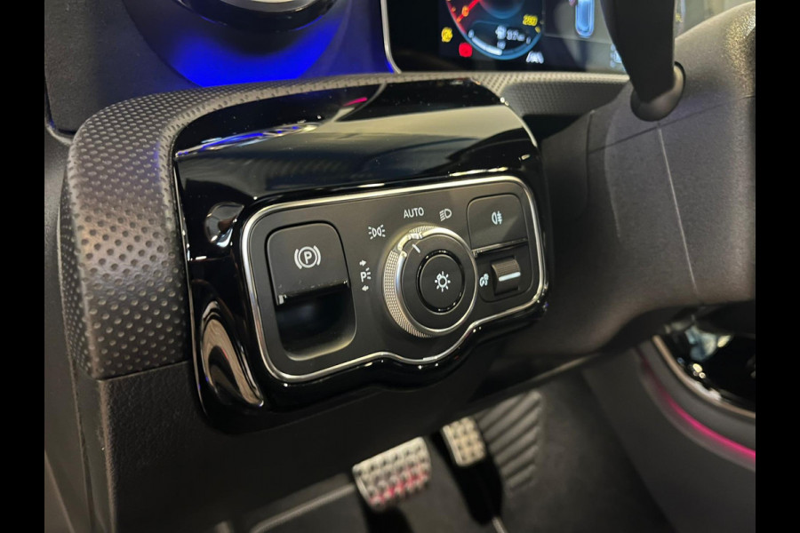 Mercedes-Benz A-Klasse 200 Business Solution AMG|PANO|SFEER|INRUIL MOGELIJK|