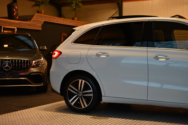 Mercedes-Benz B-Klasse 250 e Luxury Limited - Leer - Memory - Ambianceverlichting - Stoelverwarming - Panoramadak -
