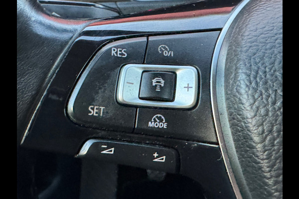 Volkswagen T-Roc 1.0 TSI Style * Navigatie * Led * Stoelverwarming * Adaptieve Cruise Control *