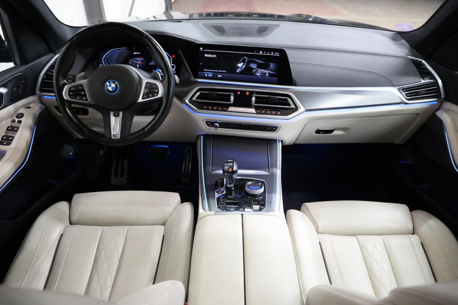 BMW X5 xDrive45e PANORAMA SKY LOUNGE TREKHAAK MASSAGE