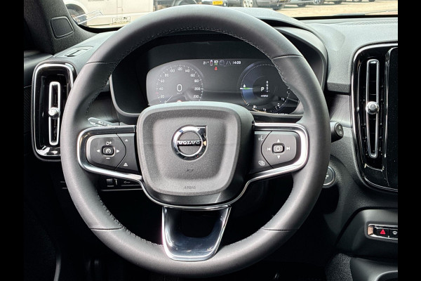 Volvo XC40 1.5 T4 Plug-in hybrid Plus Dark SOH 98% | Lage km stand | HK audio | 360° Camera | Trekhaak | Pilot- Park Assist