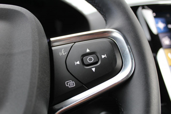 Volvo XC40 1.5 T4 Plug-in hybrid Plus Dark SOH 98% | Lage km stand | HK audio | 360° Camera | Trekhaak | Pilot- Park Assist