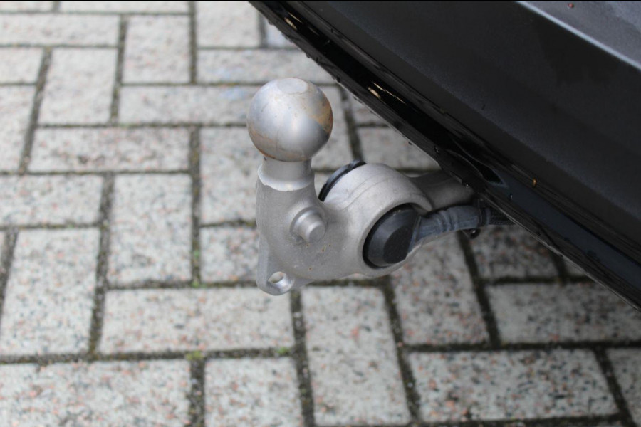 Volvo XC40 1.5 T4 Plug-in hybrid Plus Dark SOH 98% | Lage km stand | HK audio | 360° Camera | Trekhaak | Pilot- Park Assist