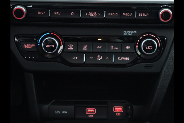 Kia e-Niro DynamicLine 64 kWh | SOH 100% ACCU | 450 km actieradius | Stuur-/Stoelverwarming | Navigatie | Camera | Half Leder |