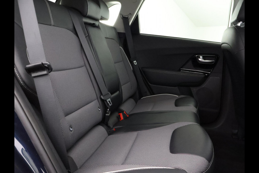 Kia e-Niro DynamicLine 64 kWh | SOH 100% ACCU | 450 km actieradius | Stuur-/Stoelverwarming | Navigatie | Camera | Half Leder |
