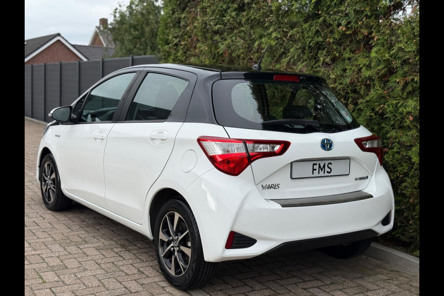 Toyota Yaris 1.5 Hybrid Bi-Tone Bluetooth