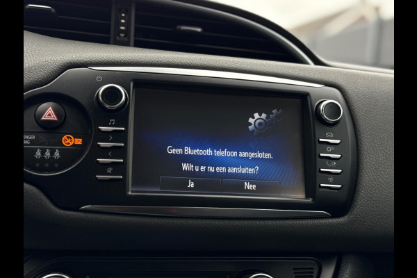 Toyota Yaris 1.5 Hybrid Bi-Tone Bluetooth