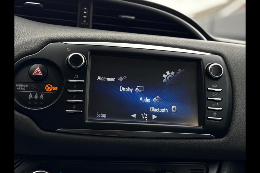 Toyota Yaris 1.5 Hybrid Bi-Tone Bluetooth