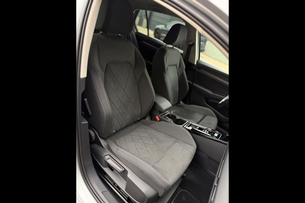 Volkswagen Golf 1.5 eTSI Style Edition Camera CarPlay