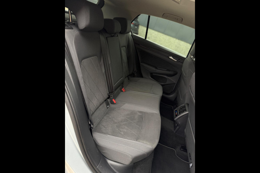 Volkswagen Golf 1.5 eTSI Style Edition Camera CarPlay