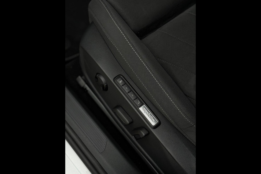 Volkswagen Golf 1.5 eTSI Style Edition Camera CarPlay