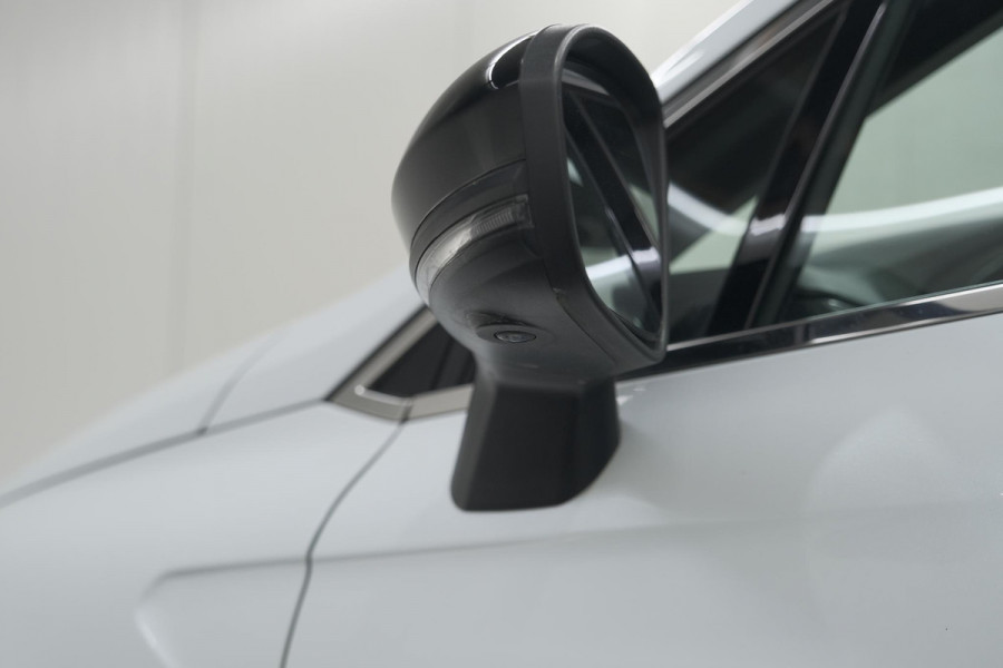 Renault Clio TCe 100 EDC Intens | Trekhaak | 360 Camera | Dodehoekdetectie | Stoelverwarming