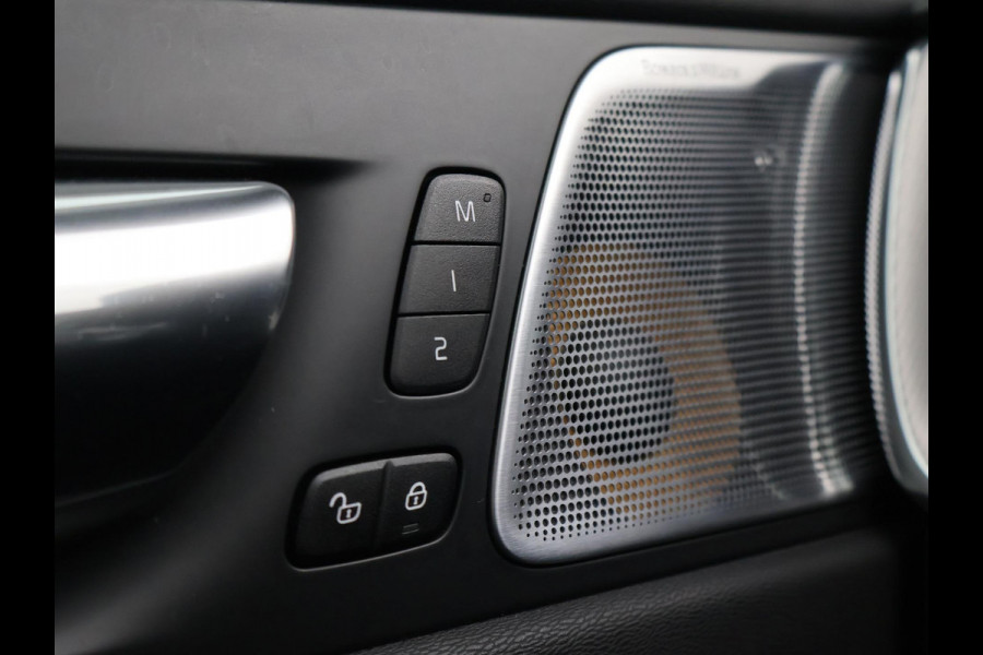 Volvo XC60 2.0 T8 T.E. 390 PK AWD R-DESIGN + BOWERS & WILKINS | 22 INCH | TREKHAAK | 360 CAMERA | PANORAMA | VOL-LEDER