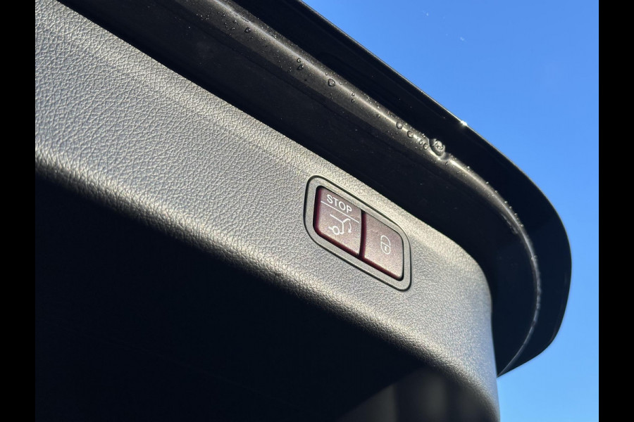 Mercedes-Benz C-Klasse 300 de 4MATIC AMG Line Panoramadak Adaptive Cruise Burmester Full Ambient