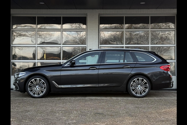 BMW 5 Serie Touring 520i High Executive | LUXURY LINE | PANORAMA | TREKHAAK | LEDER | COMFORT STOELEN |