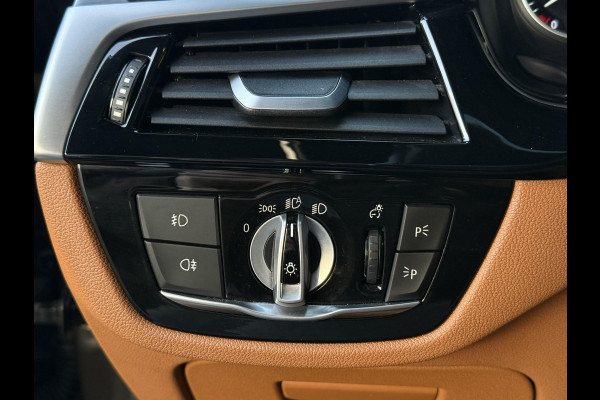 BMW 5 Serie Touring 520i High Executive | LUXURY LINE | PANORAMA | TREKHAAK | LEDER | COMFORT STOELEN |