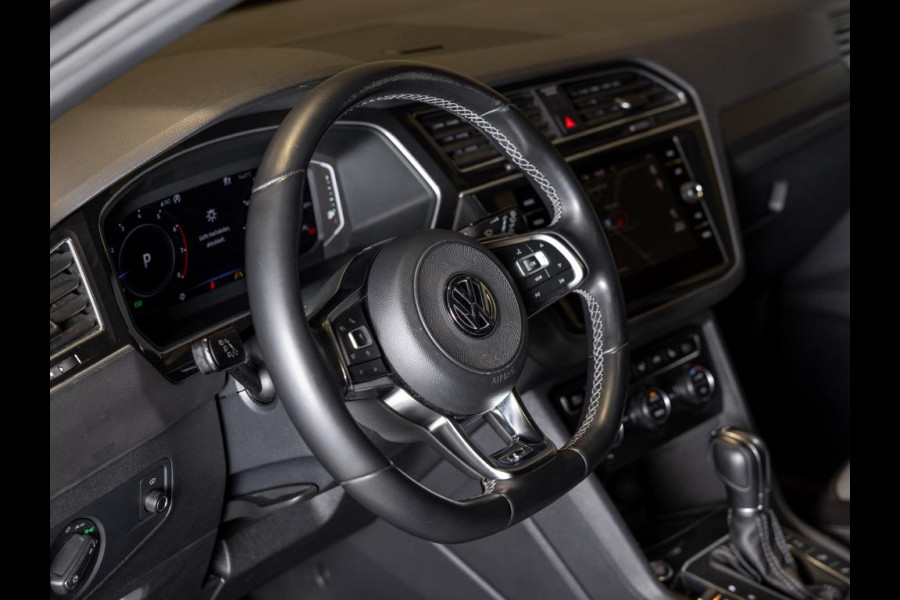 Volkswagen Tiguan 2.0 TSI 4Motion 2x R-Line / 230pk / Panoramadak / Trekhaak / Apple Carplay