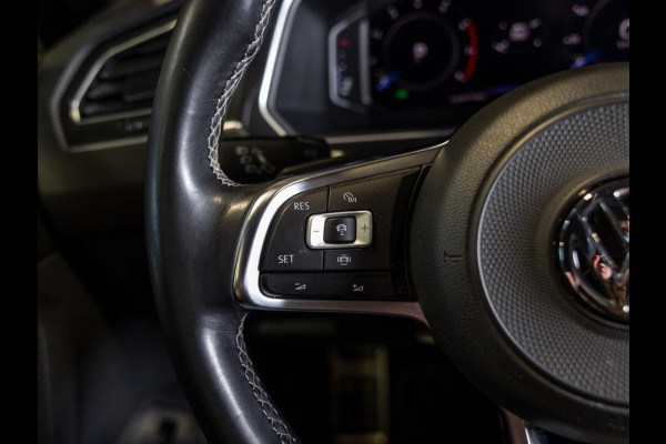 Volkswagen Tiguan 2.0 TSI 4Motion 2x R-Line / 230pk / Panoramadak / Trekhaak / Apple Carplay