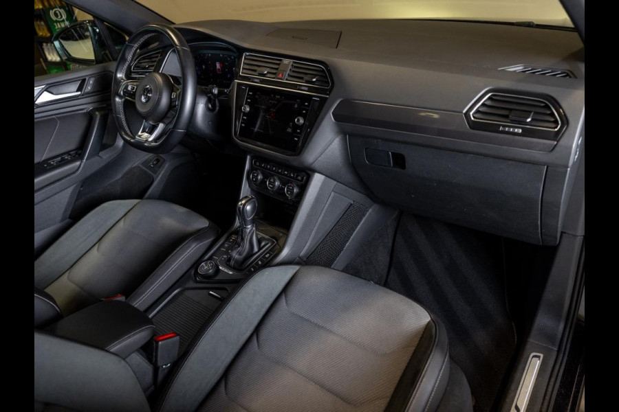 Volkswagen Tiguan 2.0 TSI 4Motion 2x R-Line / 230pk / Panoramadak / Trekhaak / Apple Carplay