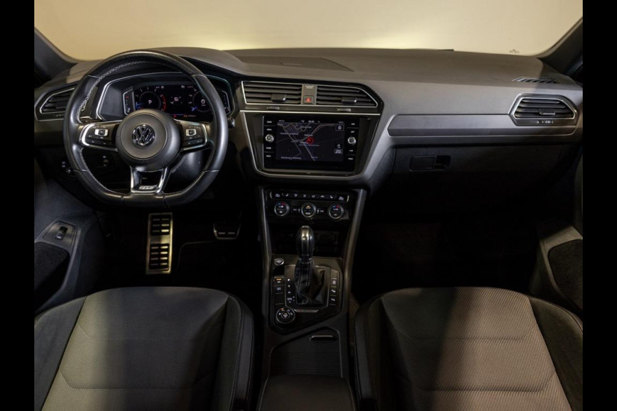 Volkswagen Tiguan 2.0 TSI 4Motion 2x R-Line / 230pk / Panoramadak / Trekhaak / Apple Carplay