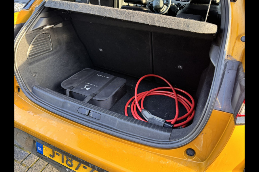 DS DS 3 Crossback E-Tense Business 50 kWh | Stoelverwarming | Apple carplay/Android auto | Camera achter | Cruise control | Navigatie |  Deze auto bezichtigen? Bel voor een afspraak!