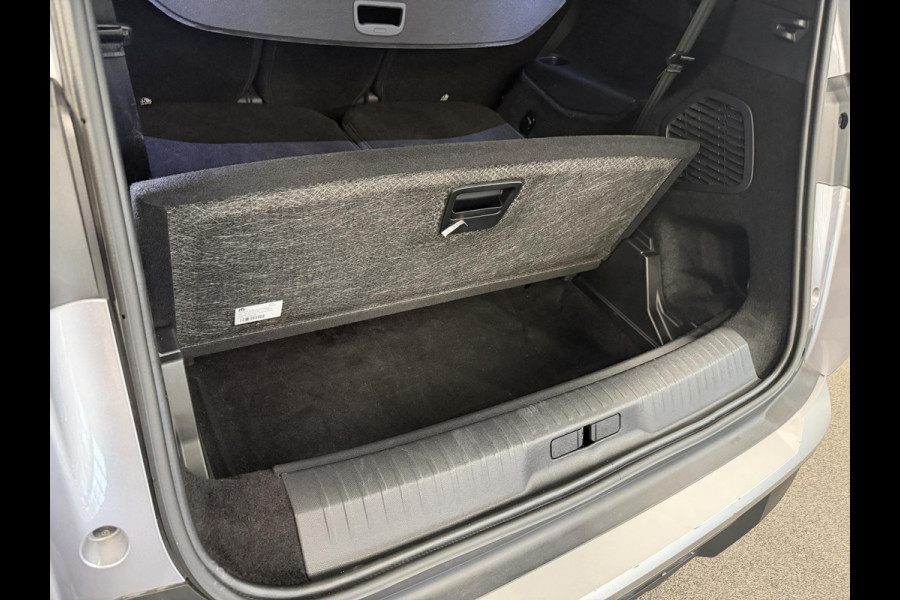 Peugeot 5008 1.2 Hybrid 136pk Allure Automaat | Navigatie | Cruise control | Climate control | LED | Parkeersensoren | Camera | Apple Carplay/ Android Auto | Radio