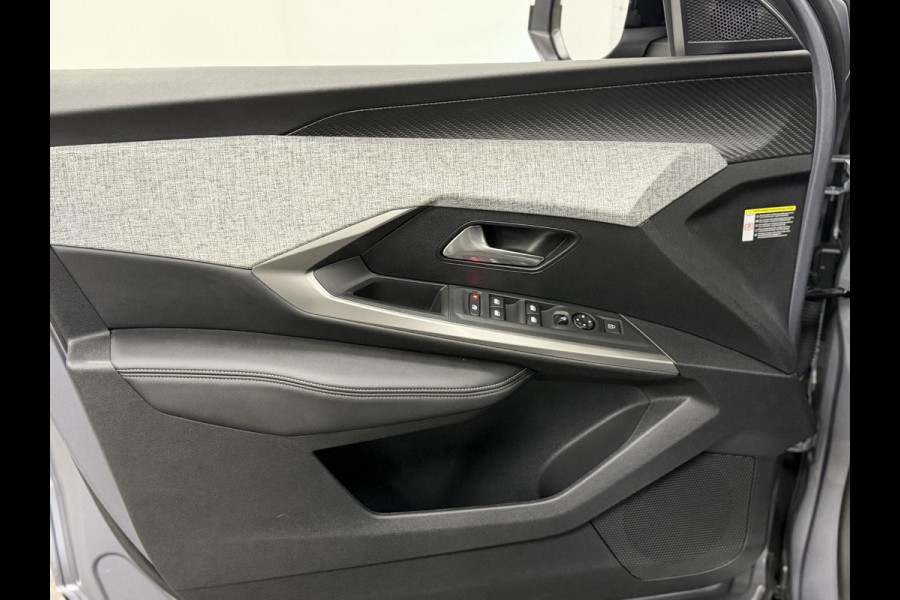 Peugeot 5008 1.2 Hybrid 136pk Allure Automaat | Navigatie | Cruise control | Climate control | LED | Parkeersensoren | Camera | Apple Carplay/ Android Auto | Radio