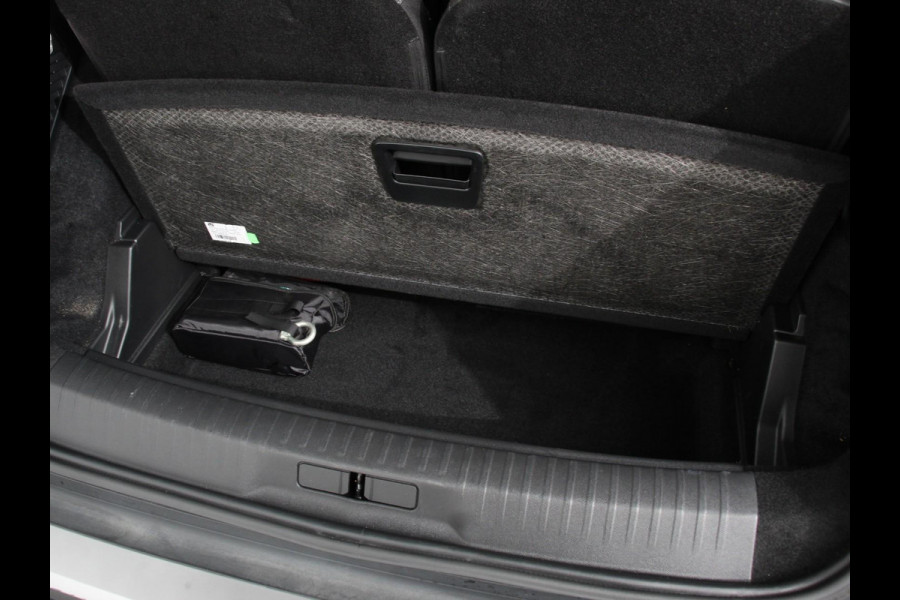 Peugeot 5008 1.2 Hybrid 136pk Allure Automaat | Navigatie | Cruise control | Climate control | LED | Parkeersensoren | Camera | Apple Carplay/ Android Auto | Radio