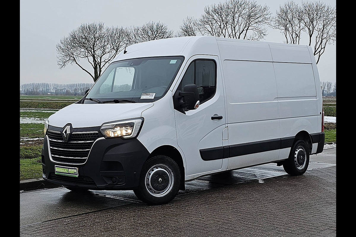 Renault Master T35 2.3 dCi 135 L2H2 airco, navi, pdc, trekhaak