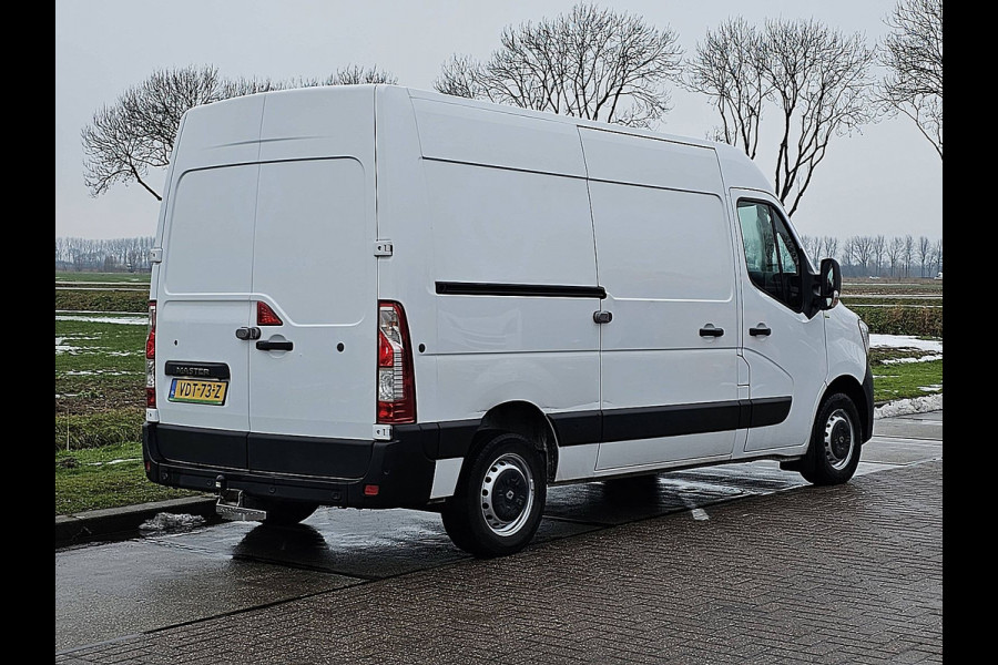 Renault Master T35 2.3 dCi 135 L2H2 airco, navi, pdc, trekhaak