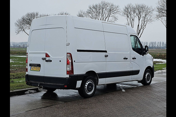 Renault Master T35 2.3 dCi 135 L2H2 airco, navi, pdc, trekhaak