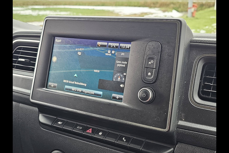 Renault Master T35 2.3 dCi 135 L2H2 airco, navi, pdc, trekhaak