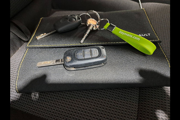 Renault Master T35 2.3 dCi 135 L2H2 airco, navi, pdc, trekhaak