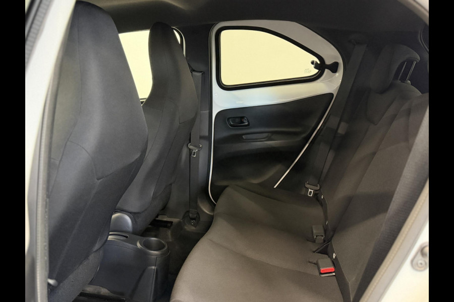 Toyota Aygo X 1.0 VVT-i Automaat Pulse | Navigatie | Apple Carplay/Android Auto | Camera | 17" Lichtmetalen Velgen | Climate Control | Adaptive Cruise Control | Two Tone