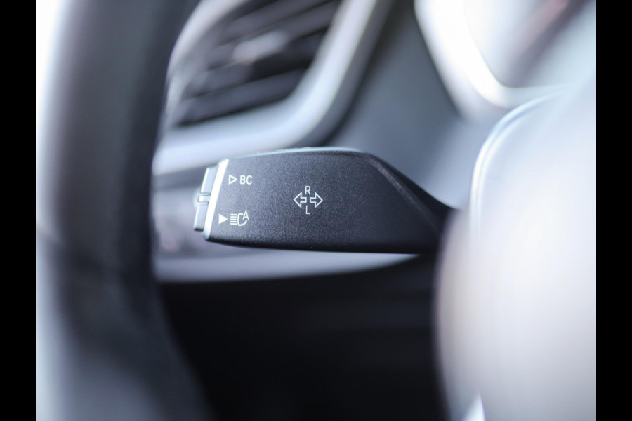 BMW 1-serie 118i High Executive | M-Sport | PDC | LED | Cruise Control