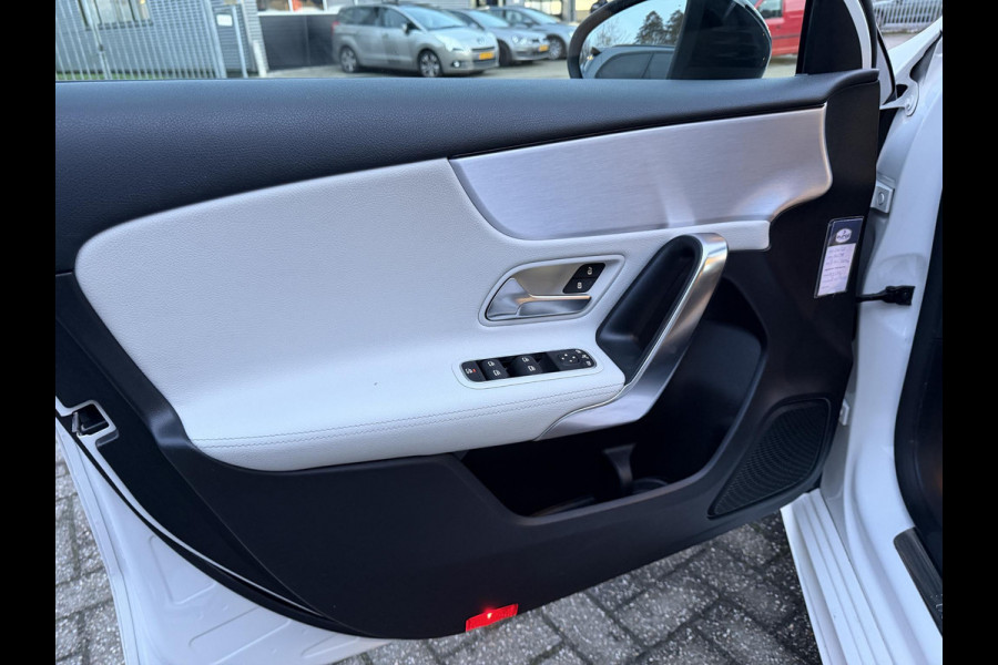Mercedes-Benz A-Klasse 200 AMG NAP-CAMERA-LEDER-XENON