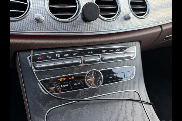 Mercedes-Benz E-Klasse 220 d Business Solution | Widescreen | Sfeerverlichting | Navigatie | Lederen Bekleding | Stoelverwarming |