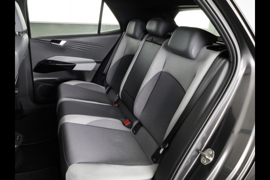 Volkswagen ID.3 First Plus 58 kWh 204 PK | Navigatie | Parkeersensoren | Camera | Led lampen