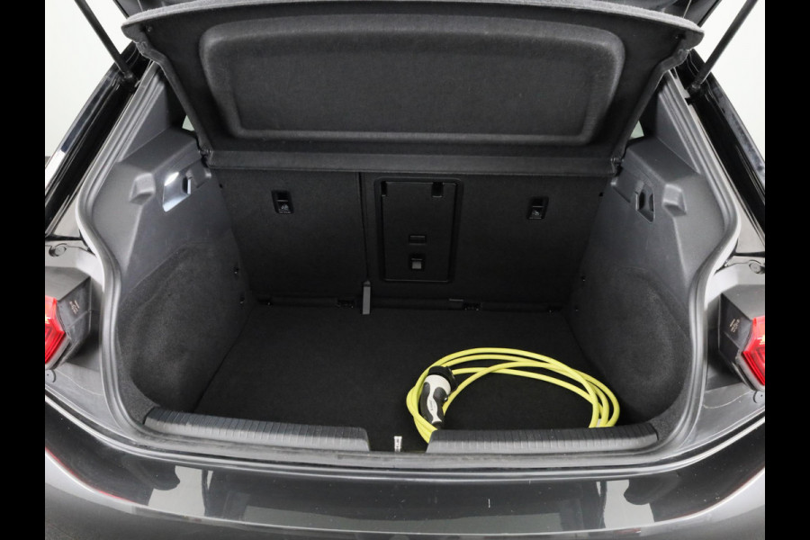 Volkswagen ID.3 First Plus 58 kWh 204 PK | Navigatie | Parkeersensoren | Camera | Led lampen