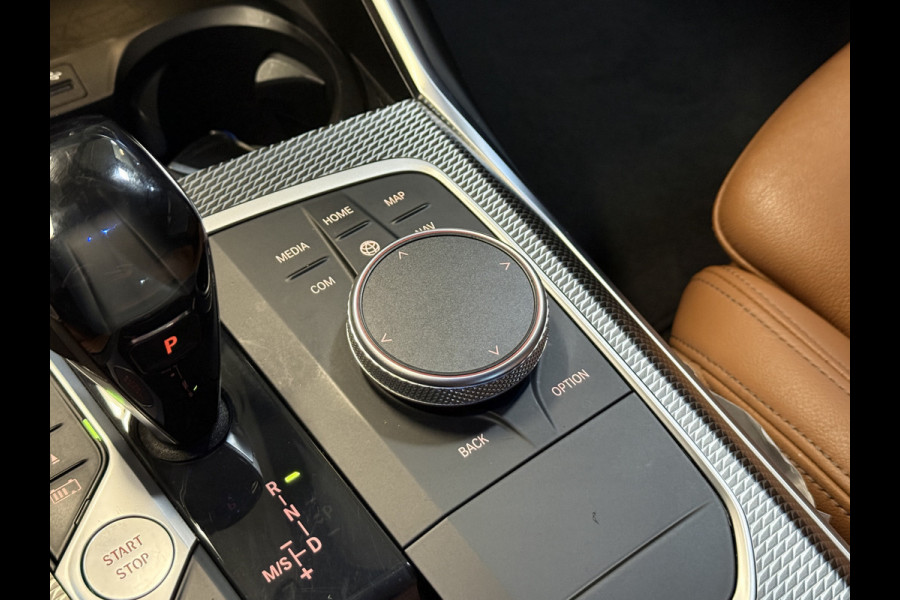 BMW 3 Serie Touring 320e Business Edition Plus | M-Sport | 19''inch | Stoel/stuurverw. | Apple Carplay | Sfeerverlichting