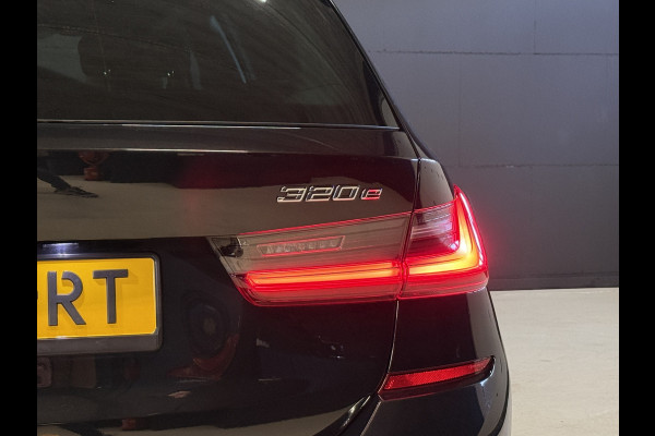 BMW 3 Serie Touring 320e Business Edition Plus | M-Sport | 19''inch | Stoel/stuurverw. | Apple Carplay | Sfeerverlichting