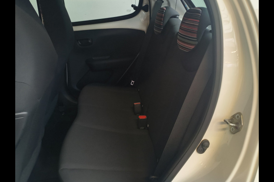 Citroën C1 1.0 VTi Feel Apple/Android Camera uit 2021 Rijklaar + 12 maanden Bovag-garantie Henk Jongen Auto's in Helmond,  al 50 jaar service zoals 't hoort!