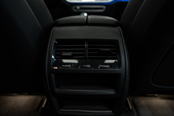 BMW X5 xDrive45e High Executive | M uitgevoerd | Stoelmassage | Sky Lounge | Head-Up | Carbon |