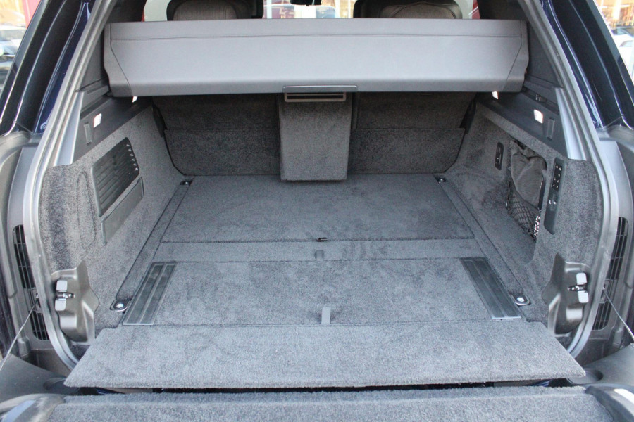 Land Rover Range Rover 4.4 V8 P530 SV LWB AWD SIGNATURE SUITE | PANORAMISCH SCHUIF/KANTEL DAK | MEESTURENDE ACHTERAS | ELEKTRISCH WEGKLAPBARE TREKHAAK | SV INTERIEUR FIRST CLASS CABIN PACK (TWEE VOLLEDIG VERTELBARE ACHTERSTOELEN MET SCHERMEN EN KOELKAST) (RSE) | 23" OBLIVN VELGEN | LUCHTVERING | MASSAGE FUNCTIE OP ALLE STOELEN INCL. VERWARMING EN KOELING | VOORRUIT/STUUR VERWARMING | PRIVACY GLASS | LEDEREN BEKLEDING SEMI ANILINE/EBONY | ADAPTIVE CRUISE CONTROL | ALLE STOELEN ELEKTRISCH VERSTELBAAR 24 VOUDIG | 360° CAMERA | HEMELBEKLEDING LEDER EBONY | DODEHOEK DETECTIE | HEAD UP DISPLAY | S