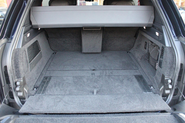 Land Rover Range Rover 4.4 V8 P530 SV LWB AWD SIGNATURE SUITE | PANORAMISCH SCHUIF/KANTEL DAK | MEESTURENDE ACHTERAS | ELEKTRISCH WEGKLAPBARE TREKHAAK | SV INTERIEUR FIRST CLASS CABIN PACK (TWEE VOLLEDIG VERTELBARE ACHTERSTOELEN MET SCHERMEN EN KOELKAST) (RSE) | 23" OBLIVN VELGEN | LUCHTVERING | MASSAGE FUNCTIE OP ALLE STOELEN INCL. VERWARMING EN KOELING | VOORRUIT/STUUR VERWARMING | PRIVACY GLASS | LEDEREN BEKLEDING SEMI ANILINE/EBONY | ADAPTIVE CRUISE CONTROL | ALLE STOELEN ELEKTRISCH VERSTELBAAR 24 VOUDIG | 360° CAMERA | HEMELBEKLEDING LEDER EBONY | DODEHOEK DETECTIE | HEAD UP DISPLAY | S