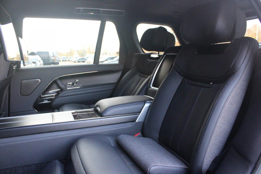 Land Rover Range Rover 4.4 V8 P530 SV LWB AWD SIGNATURE SUITE | PANORAMISCH SCHUIF/KANTEL DAK | MEESTURENDE ACHTERAS | ELEKTRISCH WEGKLAPBARE TREKHAAK | SV INTERIEUR FIRST CLASS CABIN PACK (TWEE VOLLEDIG VERTELBARE ACHTERSTOELEN MET SCHERMEN EN KOELKAST) (RSE) | 23" OBLIVN VELGEN | LUCHTVERING | MASSAGE FUNCTIE OP ALLE STOELEN INCL. VERWARMING EN KOELING | VOORRUIT/STUUR VERWARMING | PRIVACY GLASS | LEDEREN BEKLEDING SEMI ANILINE/EBONY | ADAPTIVE CRUISE CONTROL | ALLE STOELEN ELEKTRISCH VERSTELBAAR 24 VOUDIG | 360° CAMERA | HEMELBEKLEDING LEDER EBONY | DODEHOEK DETECTIE | HEAD UP DISPLAY | S